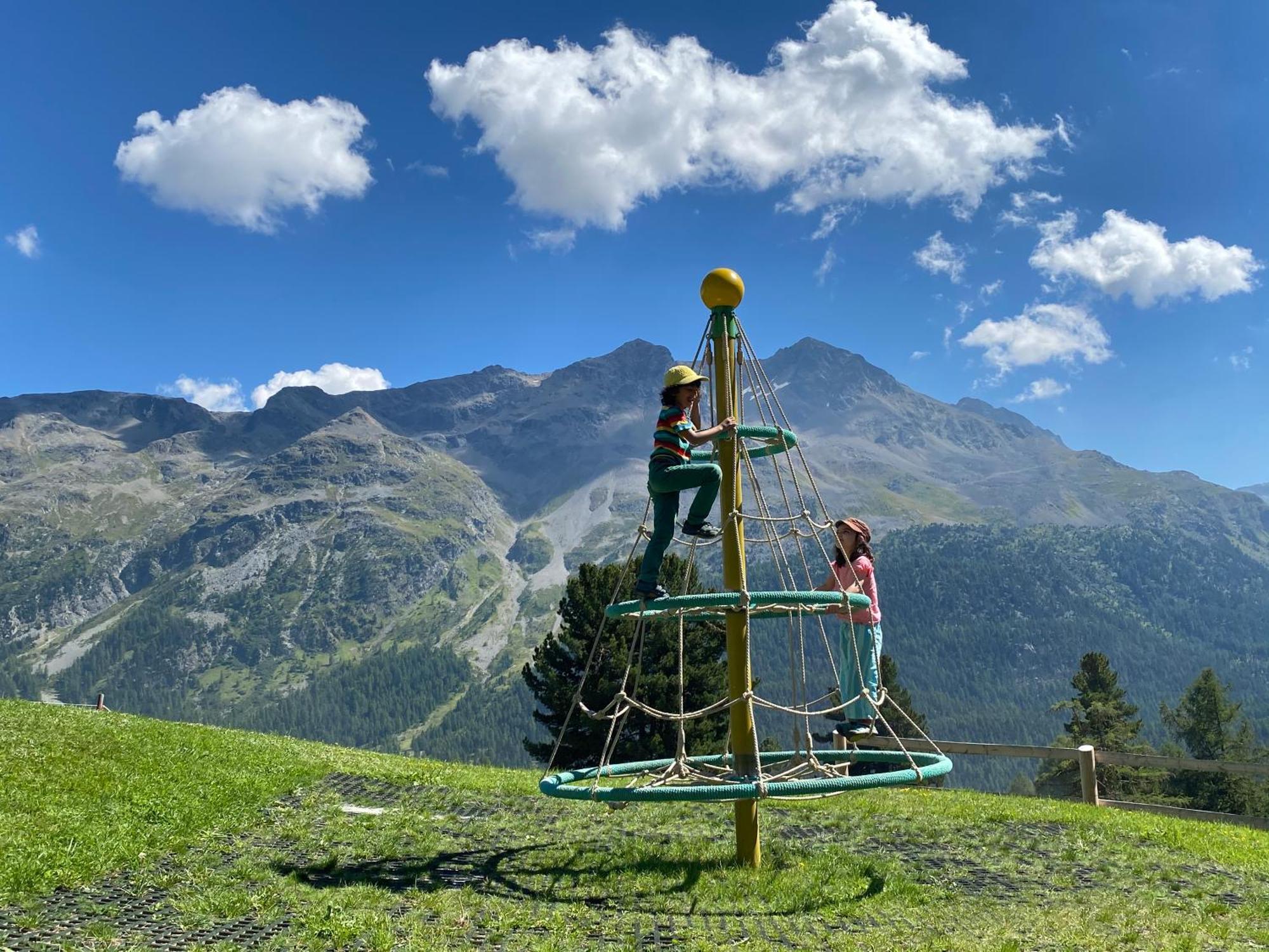Randolins Familienresort Sankt Moritz Buitenkant foto